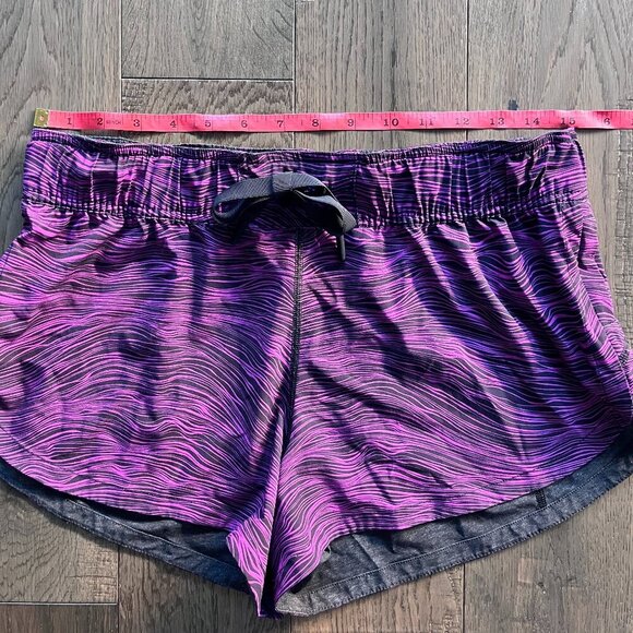 Lululemon Reversible Double Time Short 3" Pink Black Size 8 Activewear Run Gym - Picture 8 of 8